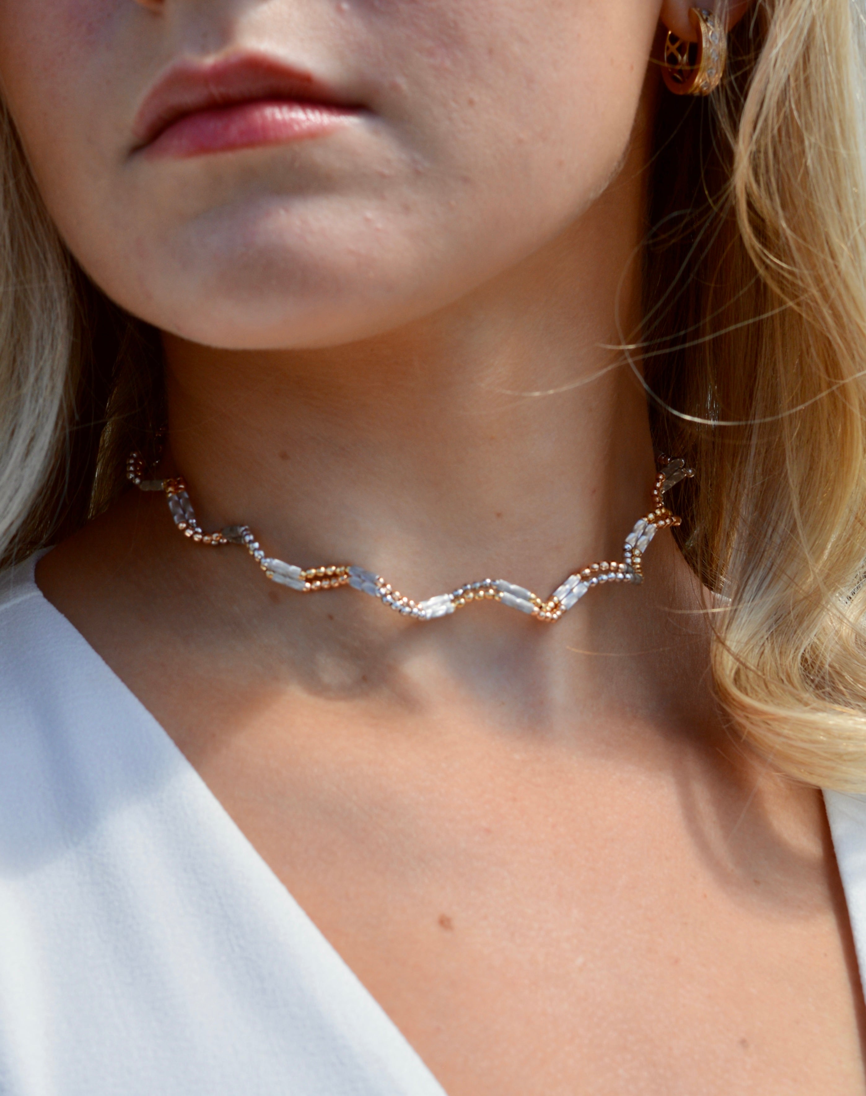 Flexi Magnetique beaded wave necklace in 18ct yellow, white and rose gold