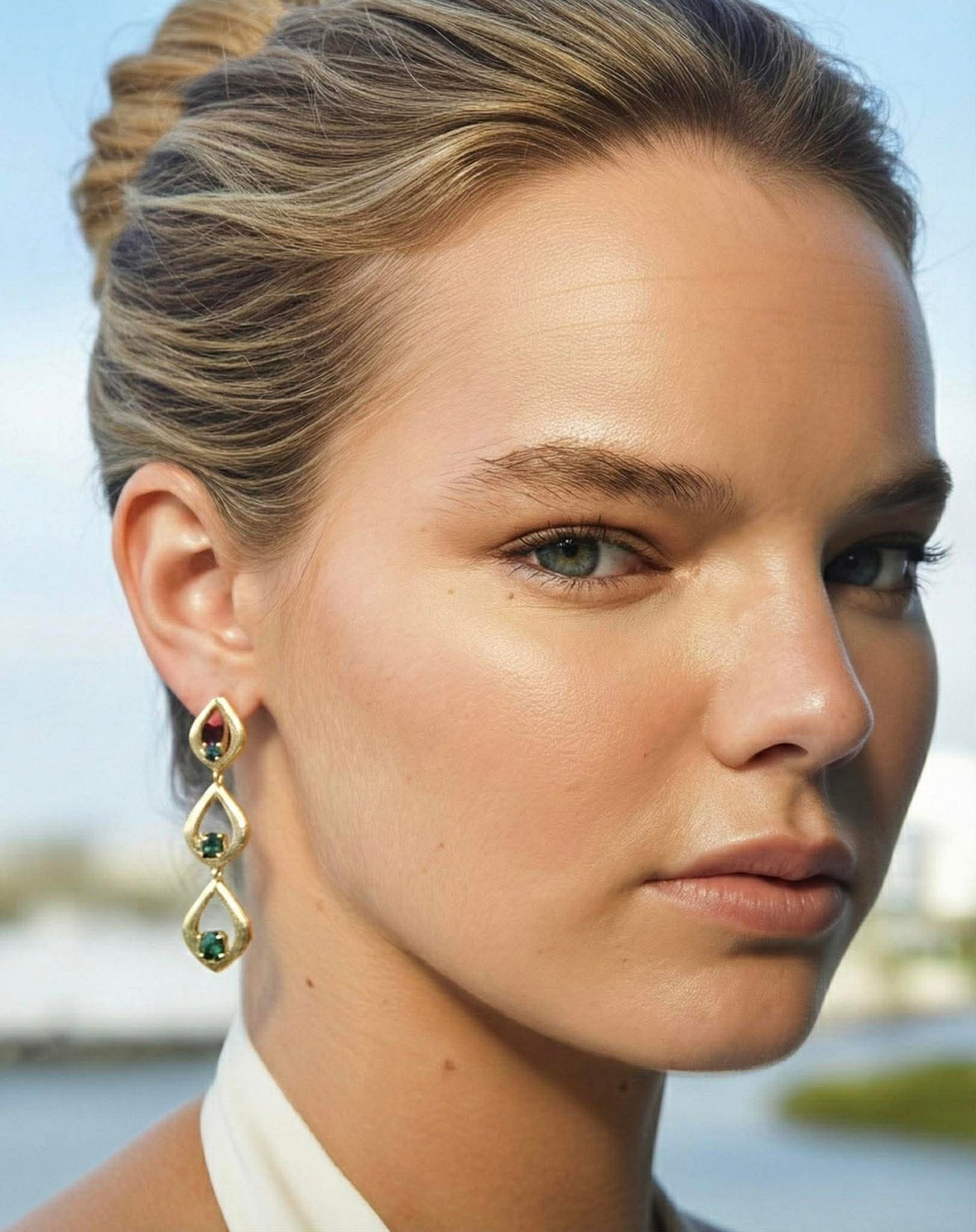 La Gemme Swirl Earrings in your choice of central stone in 18ct yellow gold (customisable).
