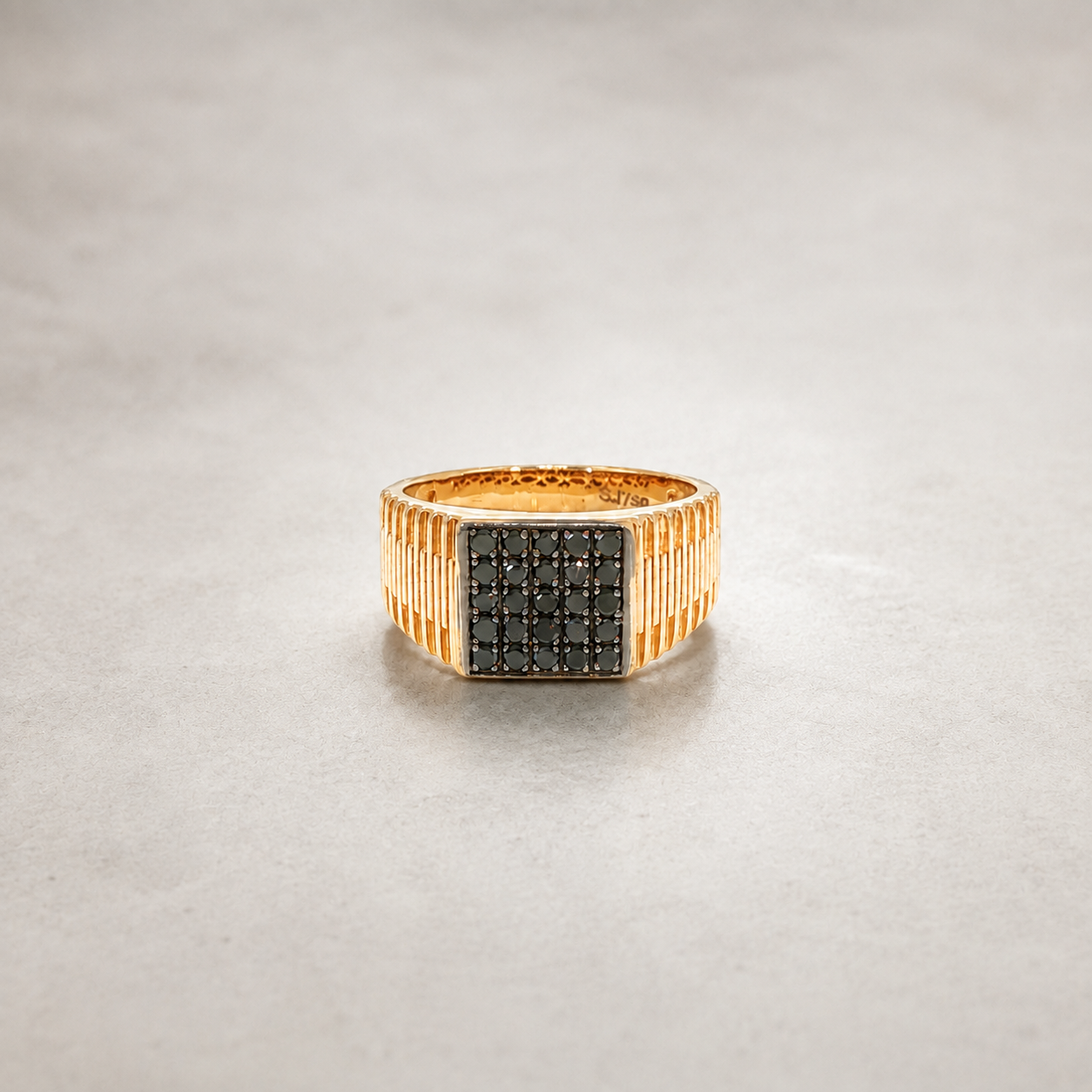Noir Le Monarque black diamond and 18 ct yellow gold men’s ring.