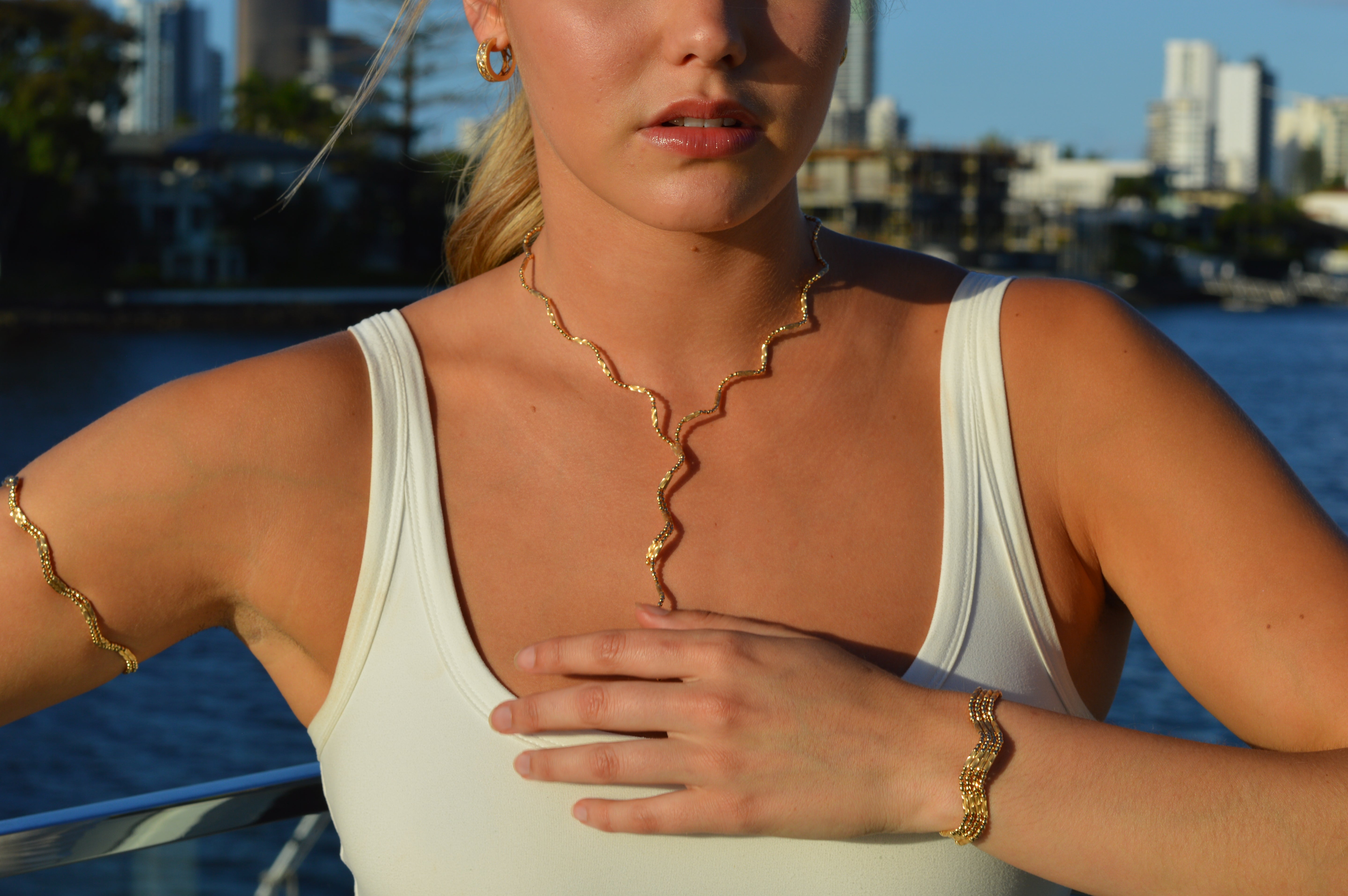 Flexi Magnetique beaded wave bracelet in 18ct yellow gold