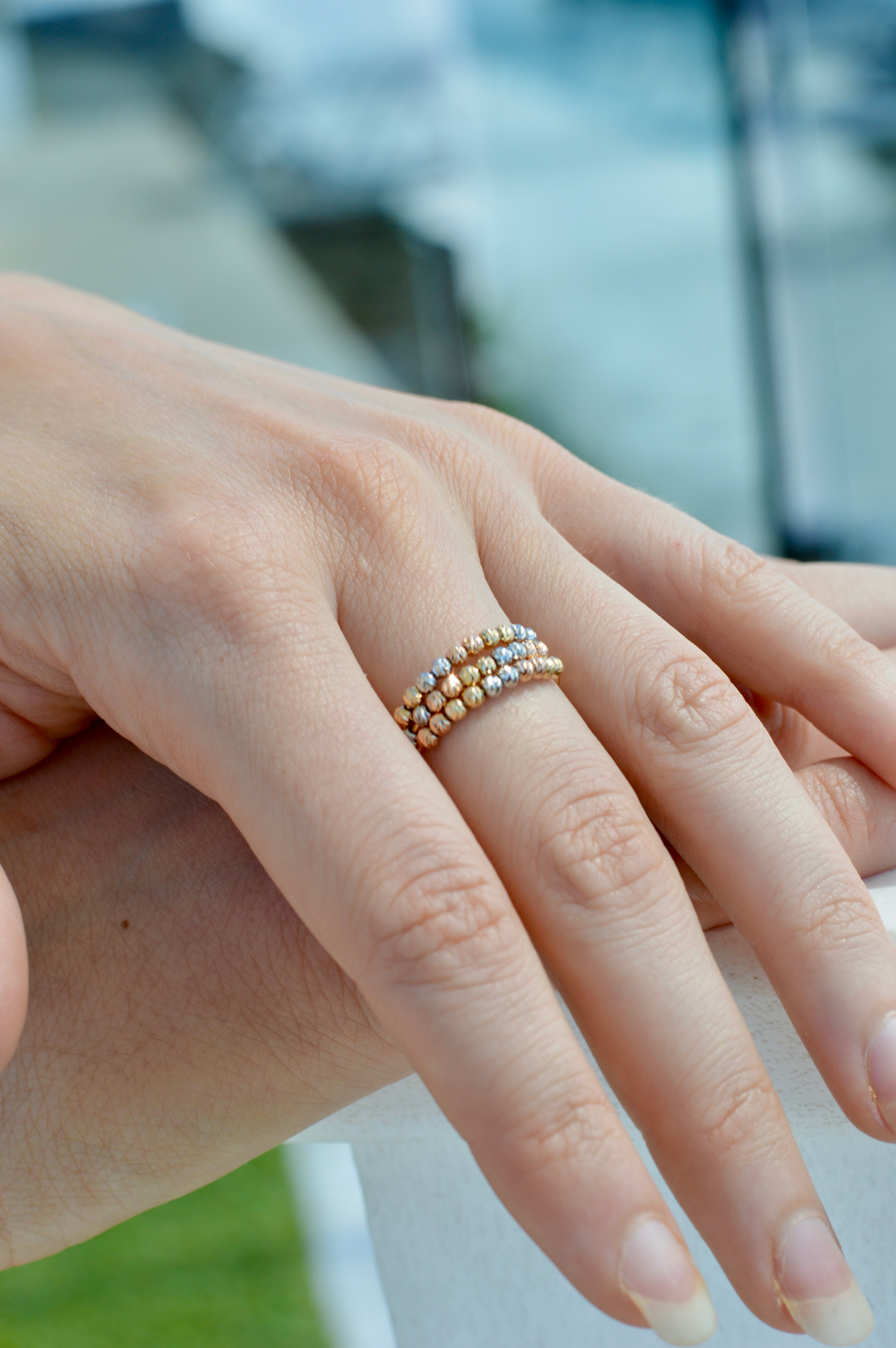 Flexi Magique Liberte - 18ct gold open back beaded ring in yellow gold, rose gold and platinum (flexi fit sizes L to X).