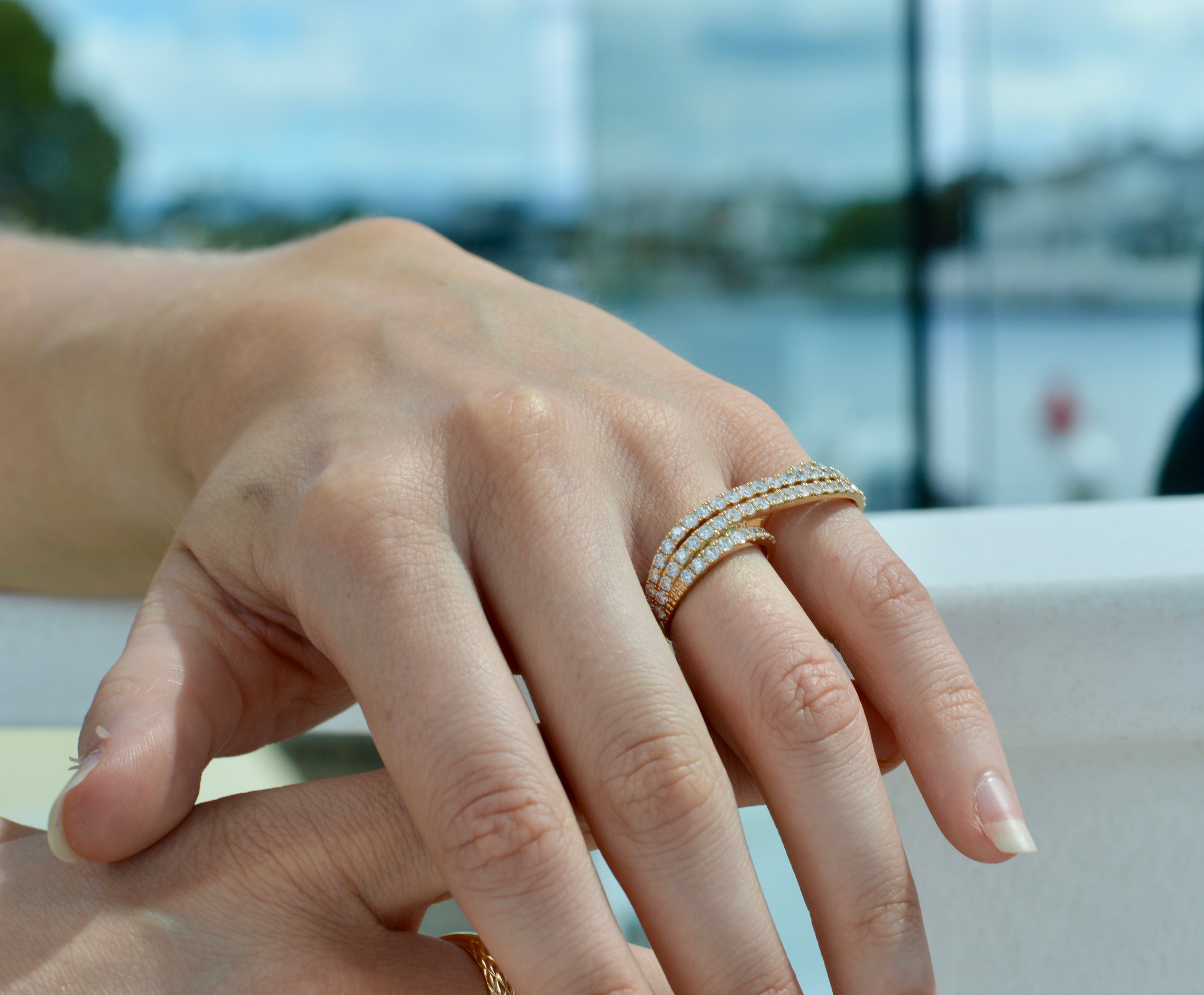 Collection Jumelle - Imperial Two finger ring in 18ct yellow gold and natural diamonds