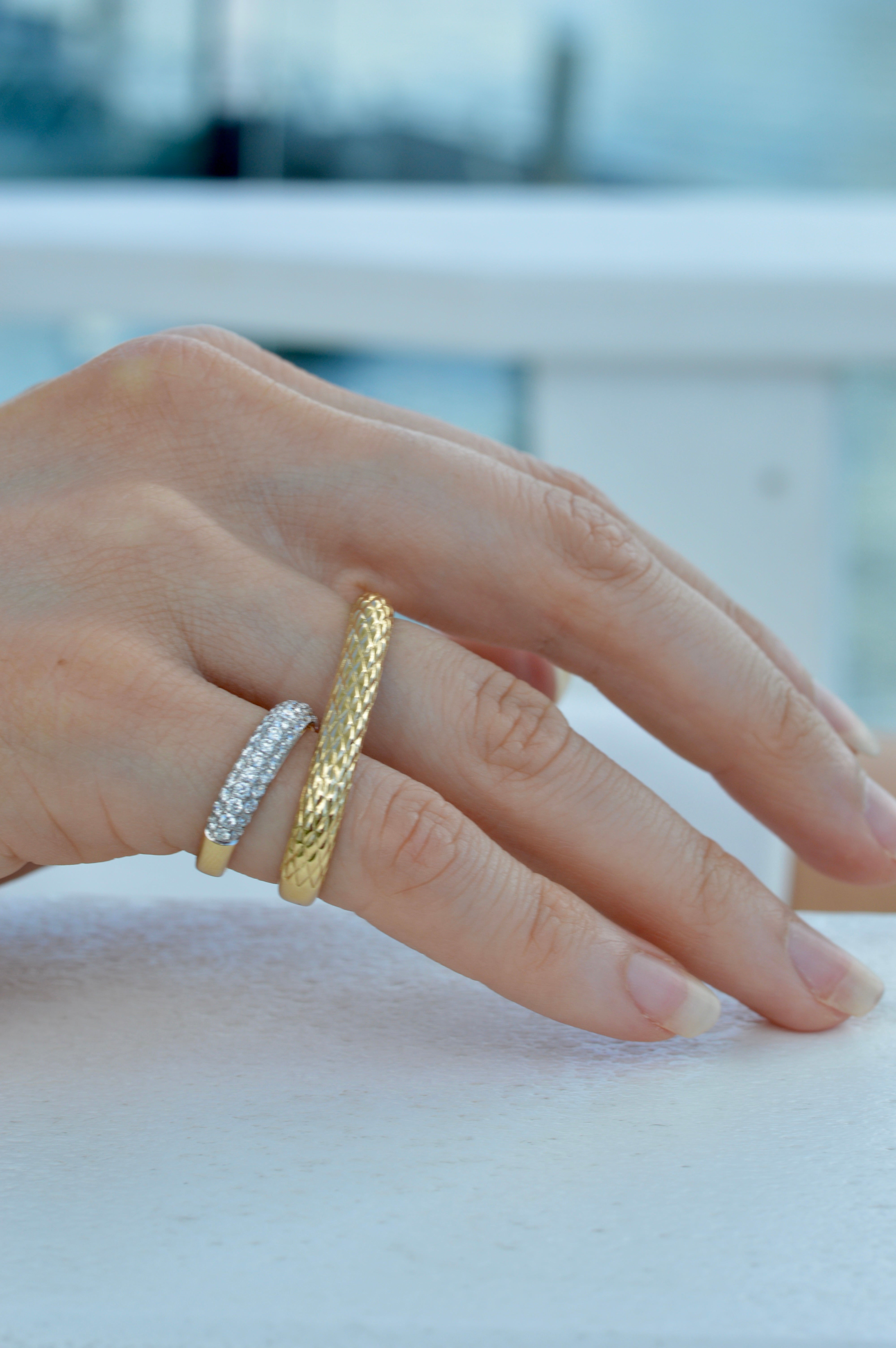 Collection Jumelle - Royal Two finger ring in 18ct yellow gold and natural diamonds