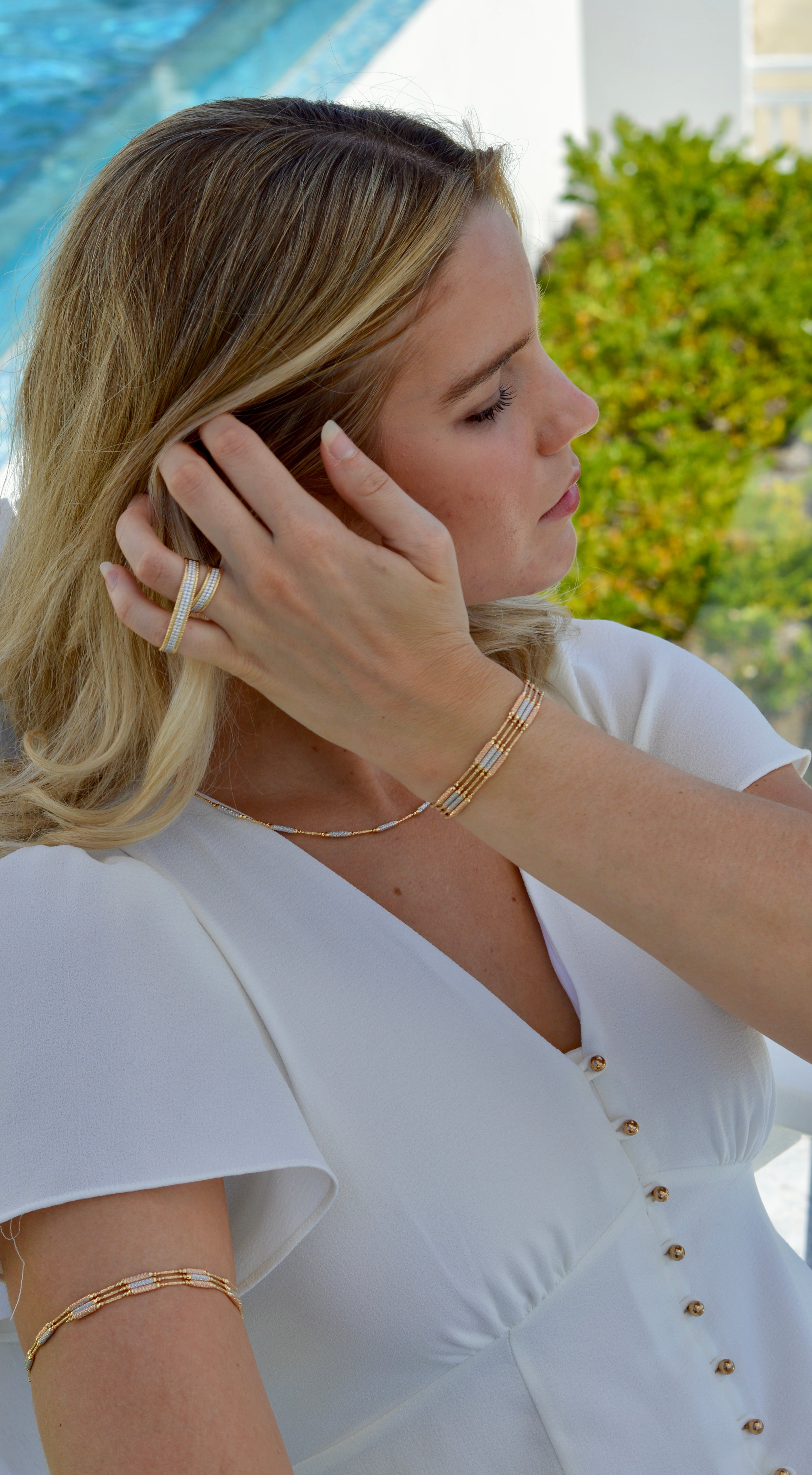 Flexi Magnetique beaded bracelet in 18ct yellow, rose and white gold