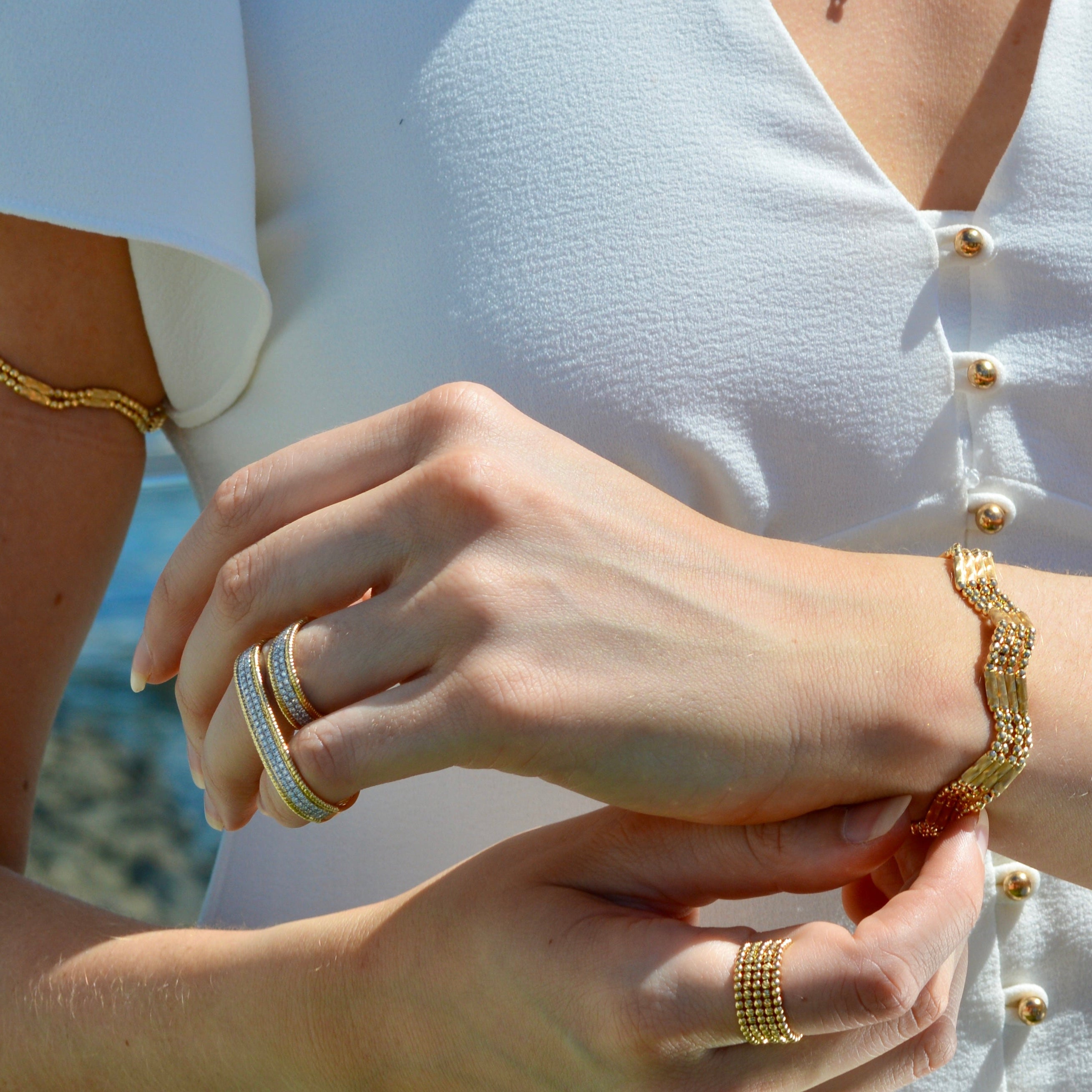 Flexi Magnetique beaded wave bracelet in 18ct yellow gold