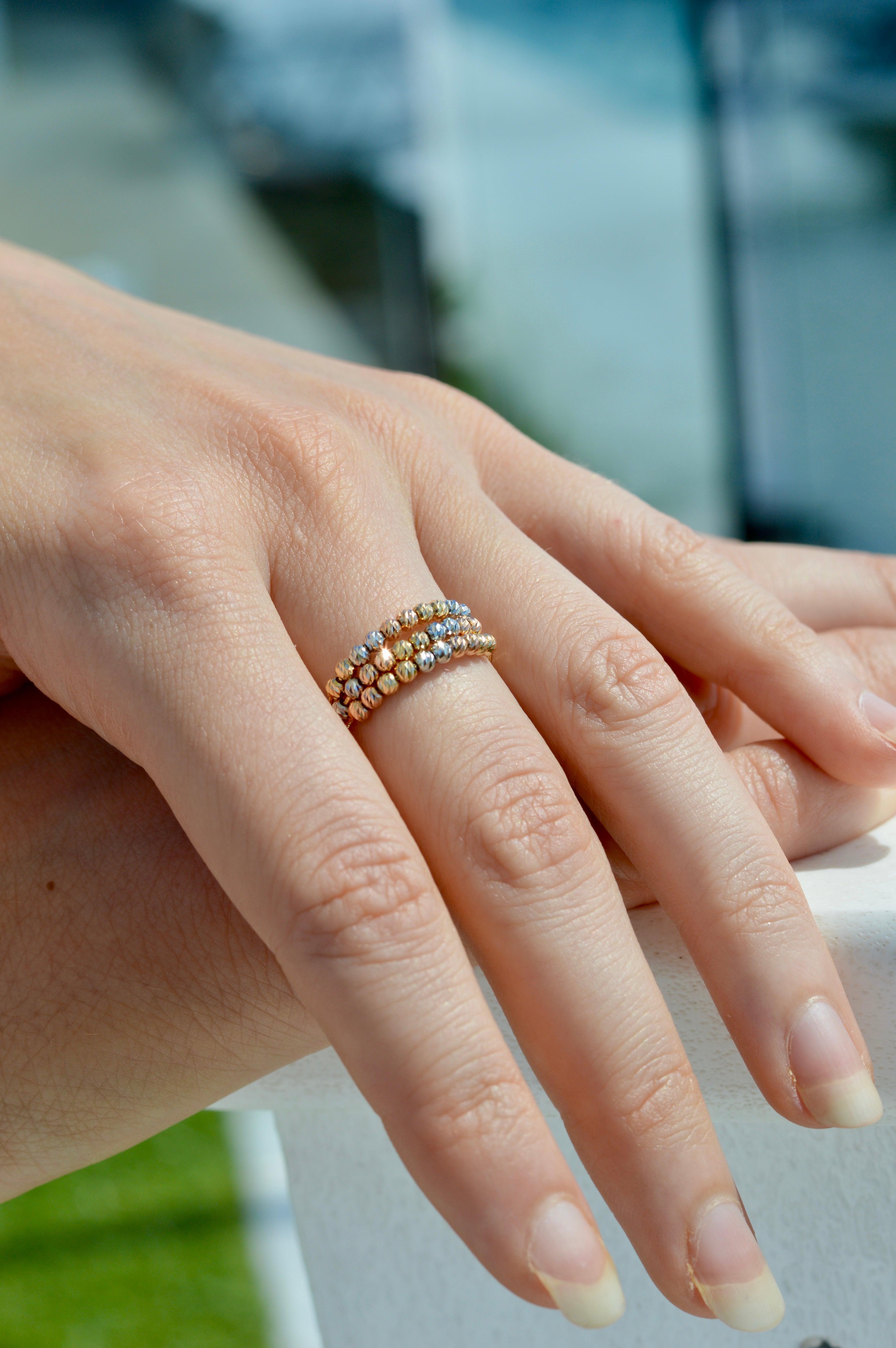 Flexi Magique Liberte - 18ct gold open back beaded ring in yellow gold, rose gold and platinum (flexi fit sizes L to X).